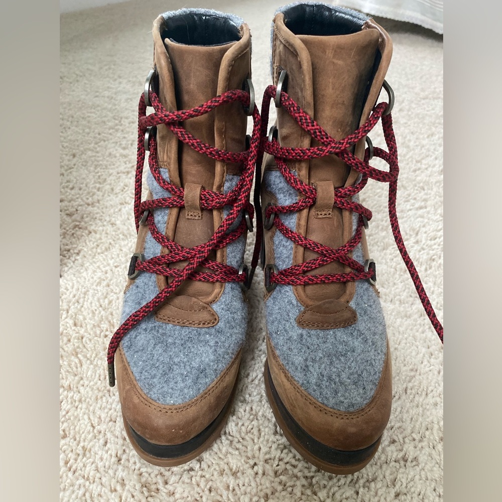 Sorel High Heeled Boots Size 8